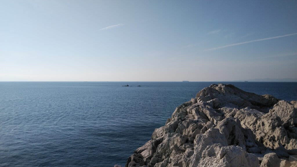 白崎海洋公園「白の石と青い海」展望台からの眺め
