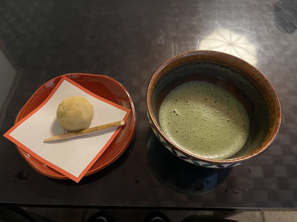 和歌山城「西之丸庭園」の紅松庵のお茶セット