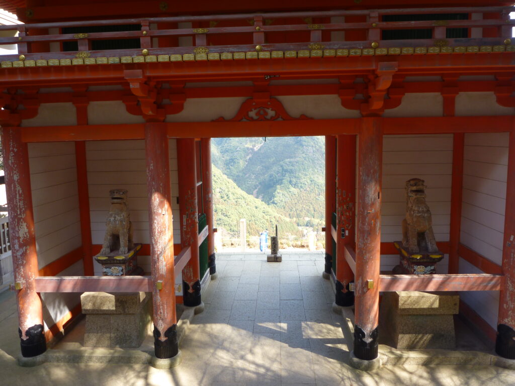 『青岸渡寺』門からの景色